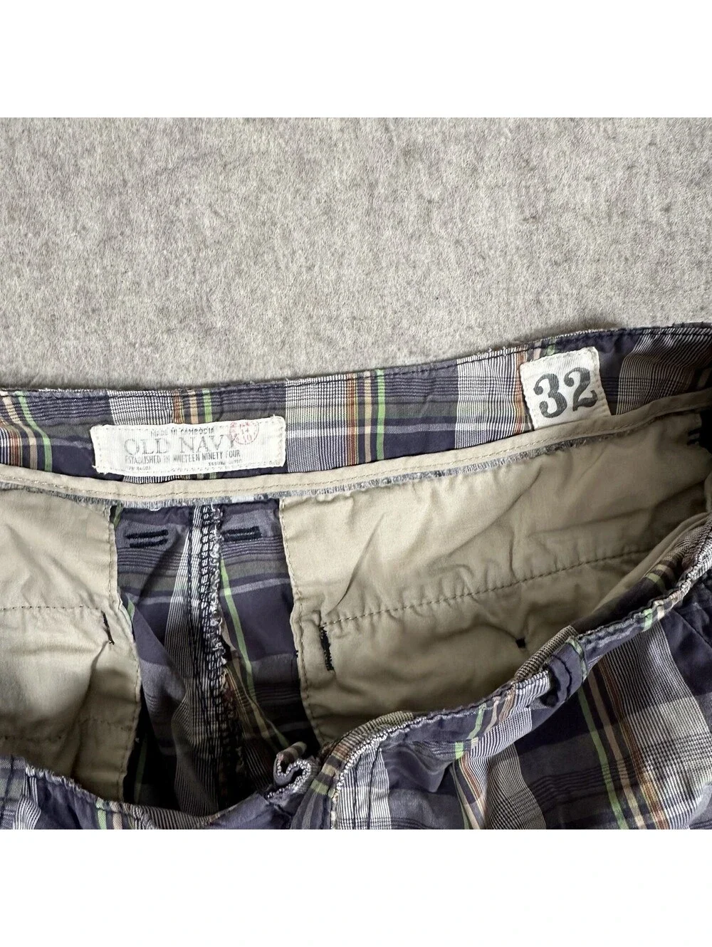 VINTAGE OLD NAVY PLAID CHINO SHORTS 32 Y2K